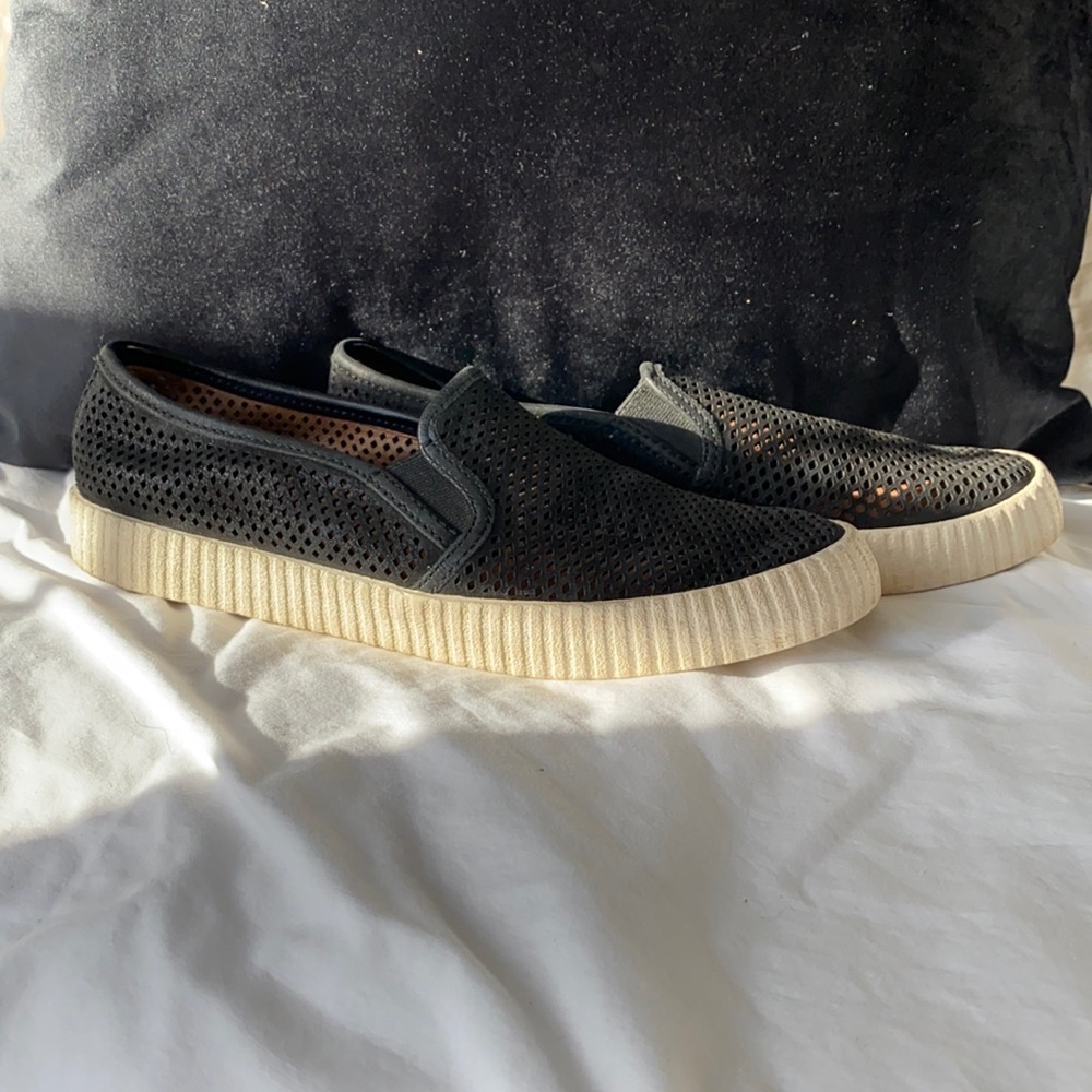 Frye vented slip on
